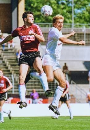 RECORD DATE NOT STATED Aus 1. BL. Saison 1988 89 Hannover 96 - Eintracht Frankfurt 1:1 am 17.06.1989. Im Foto: Han96 Spieler li. ist Stefan Cohn *** From 1 BL season 1988 89 Hannover 96 Eintracht Frankfurt 1 1 on 17 06 1989 In photo Han96 player li is Stefan Cohn