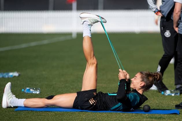 Sport Themen der Woche KW31 Sport Bilder des Tages Felicitas Rauch (Deutschland, 17) trainiert nach ihrer Verletzung (Verstauchung des rechten Knies) individuell mit Bandage am Knie, AUS, Training DFB Frauen Nationalmannschaft Deutschland, FIFA Frauen Fussball Weltmeisterschaft Australien 2023, 01.08.2023 AUS, Training DFB Frauen Nationalmannschaft Deutschland, FIFA Frauen Fussball Weltmeisterschaft Australien 2023, 01.08.2023 Tuggerah *** Felicitas Rauch Germany, 17 trains after her injury sprain of the right knee individually with bandage on the knee, AUS, training DFB womens national team Germany, FIFA Womens World Cup Australia 2023, 01 08 2023 AUS, training DFB womens national team Germany, FIFA Womens World Cup Australia 2023, 01 08 2023 Tuggerah Copyright: xEibner-Pressefoto Memmlerx EP_MMR