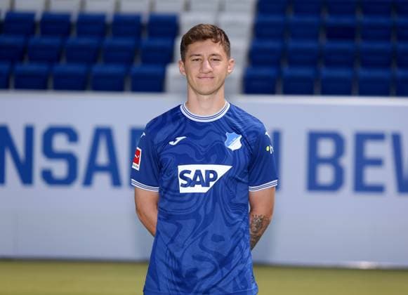 Angelo Stiller , TSG 1899 Hoffenheim . Porträttermin TSG 1899 Hoffenheim 2023-2024 . Zuzenhausen, GER, 01.08.2023 ,Fussball 1. Bundesliga 2023 2024 . Editorial use only !