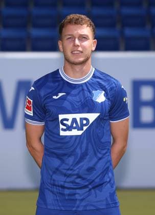 Dennis Geiger , TSG 1899 Hoffenheim . Porträttermin TSG 1899 Hoffenheim 2023-2024 . Zuzenhausen, GER, 01.08.2023 ,Fussball 1. Bundesliga 2023 2024 . Editorial use only !