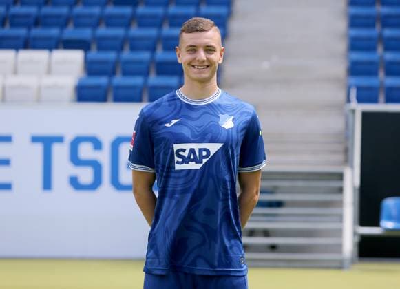 Fisnik Asllani , TSG 1899 Hoffenheim . Porträttermin TSG 1899 Hoffenheim 2023-2024 . Zuzenhausen, GER, 01.08.2023 ,Fussball 1. Bundesliga 2023 2024 . Editorial use only !