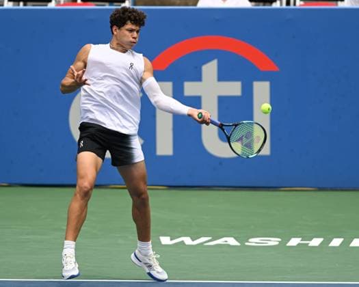 August 1, 2023, Washington, D.C, U.S: BEN SHELTON hits a forehand during his match at the Rock Creek Tennis Center. Washington U.S. - ZUMAg196 20230801_zap_g196_005 Copyright: xKylexGustafsonx