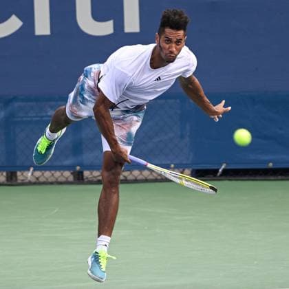 August 1, 2023, Washington, D.C, U.S: MICHAEL MMOH hits a serve during his match at the Rock Creek Tennis Center. Washington U.S. - ZUMAg196 20230801_zap_g196_036 Copyright: xKylexGustafsonx