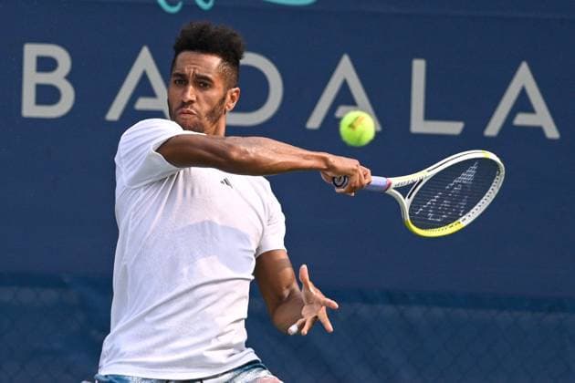 August 1, 2023, Washington, D.C, U.S: MICHAEL MMOHhits a serve during his match at the Rock Creek Tennis Center. Washington U.S. - ZUMAg196 20230801_zap_g196_050 Copyright: xKylexGustafsonx
