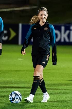 FIFA Frauen-Weltmeisterschaft 2023: Abschlusstraining Deutschland vor dem Spiel gegen Suedkorea; 02.08.2023 Melanie Leupolz (Deutschland, 18) lachend FIFA Frauen-Weltmeisterschaft 2023: Abschlusstraining Deutschland vor dem Spiel gegen Suedkorea; Brisbane Meaanjin, Perry Park, 02.08.2023 Copyright: xBEAUTIFULxSPORTS Jonesx