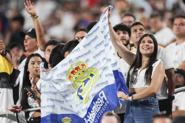 August 2, 2023, Orlando, Florida, U.S: Fans hold a flag during the Florida Cup Series Soccer Champions Tour Juventus vs Real Madrid soccer match at Camping World Stadium in Orlando, Fl on August 2, 2023. Orlando U.S. - ZUMAk149 20230802_zsp_k149_017 Copyright: xCoryxKnowltonx