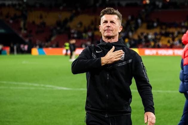 FIFA Frauen-Weltmeisterschaft 2023: Suedkorea - Deutschland; 03.08.2023 Colin Bell (Cheftrainer Suedkorea) jubelt Richtung Publikum nach dem Unentschieden FIFA Frauen-Weltmeisterschaft 2023: Suedkorea - Deutschland; Brisbane Meaanjin, Suncorp Stadium, 03.08.2023 Copyright: xBEAUTIFULxSPORTS Jonesx