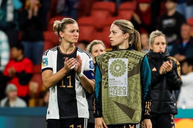FIFA Frauen-Weltmeisterschaft 2023: Suedkorea - Deutschland; 03.08.2023 Alexandra Popp (Deutschland, 11), Melanie Leupolz (Deutschland, 18) applaudieren den Fans FIFA Frauen-Weltmeisterschaft 2023: Suedkorea - Deutschland; Brisbane Meaanjin, Suncorp Stadium, 03.08.2023 Copyright: xBEAUTIFULxSPORTS Jonesx