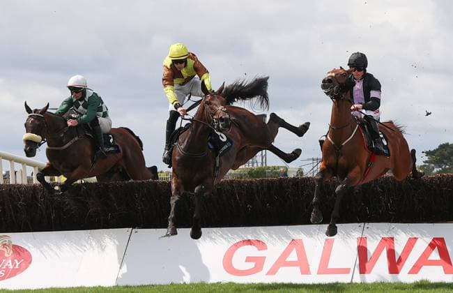 Sport Themen der Woche KW31 Sport Bilder des Tages 2023 Galway Racing Festival Day Four, Ballybrit, Galway 3 8 2023 Guinness Beginners Chase Brian Hayes onboard Sir Argus at the start of the race Brian Hayes onboard Sir Argus at the start of the race 3 8 2023  Copyright: x INPHO TomxMaherx TOMI5348