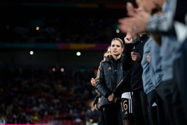 Melanie Leupolz (Deutschland, 18) vor dem Spiel mit den Ersatzspielerinnen, AUS, Suedkorea vs Deutschland, FIFA Frauen Fussball Weltmeisterschaft Australien 2023, 3. Spieltag, Gruppe H, 03.08.2023 AUS, Suedkorea vs Deutschland, FIFA Frauen Fussball Weltmeisterschaft Australien 2023, 3. Spieltag, Gruppe H, 03.08.2023 Brisbane Copyright: xEibner-Pressefoto Memmlerx EP_MMR
