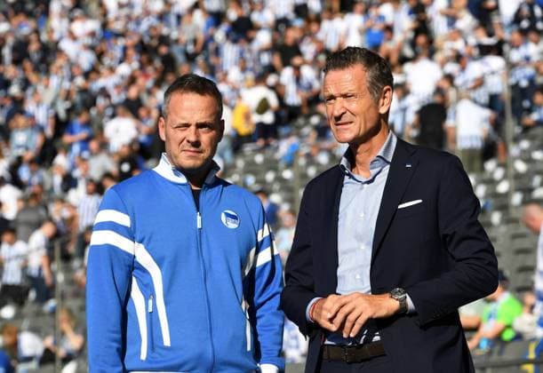 Fussball, Herren, Saison 2023 2024, 2. Bundesliga (2. Spieltag), Hertha BSC - SV Wehen Wiesbaden, v. l. Präsident Kay Bernstein (Hertha BSC), Geschäftsführer Thomas E. Herrich (Hertha BSC), 04.08. 2023, Copyright: xSebastianxRäppold MatthiasxKochx