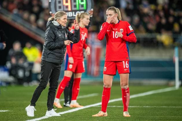230805 Head coach Hege Riise and Mathilde Harviken of Norway during the FIFA Women s World Cup round of 16 match between Japan and Norway on August 5, 2023 in Wellington. Photo: Jon Olav Nesvold BILDBYRAN COP 217 JE0069 fotboll football soccer fotball fotbolls-vm världsmästerskap vm fifa womens world cup attondelsfinal round of 16 japan norge norway day 17 dam bbeng Copyright: JONxOLAVxNESVOLD BB230805JE141
