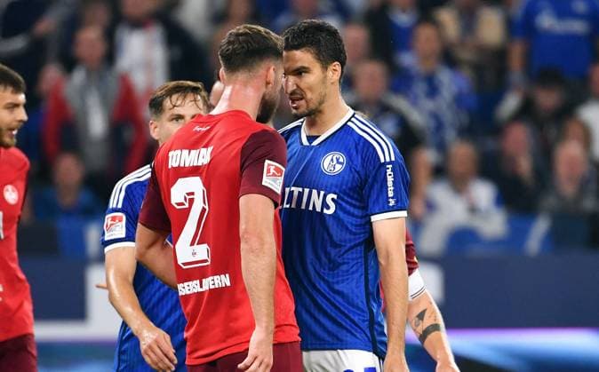 Sport Themen der Woche KW31 Fussball, 2. Bundesliga, Deutschland, Herren, Saison 2023 2024, 2. Spieltag, VELTINS Arena Gelsenkirchen: FC Schalke 04 - 1. FC Kaiserslautern; Marcin Kaminski (S04) und Boris Tomiak (FCK) geraten aneinander. DFB DFL REGULATIONS PROHIBIT ANY USE OF PHOTOGRAPHS AS IMAGE SEQUENCES AND OR QUASI-VIDEO *** Football, 2 Bundesliga, Germany, Men, Season 2023 2024, 2 Matchday, VELTINS Arena Gelsenkirchen FC Schalke 04 1 FC Kaiserslautern Marcin Kaminski S04 and Boris Tomiak FCK clash DFB DFL REGULATES PROHIBIT ANY USE OF PHOTOGRAPHS AS IMAGE SEQUENCES AND OR QUASI VIDEO