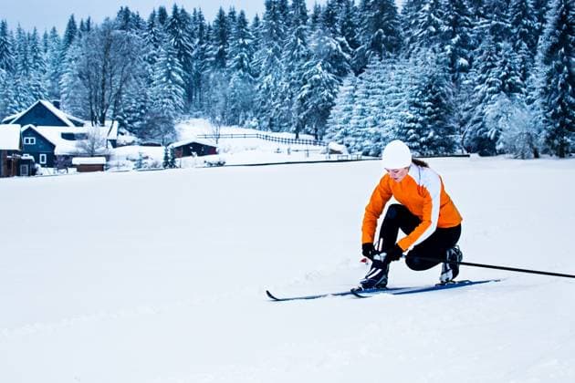 cross-country skiing young woman cross-country skiing in a forest (License=RF) 3229292 ,model released, Symbolfoto Copyright: xZoonar.com ValxThoermerx 3229292 ,model released, Symbolfoto ,property released