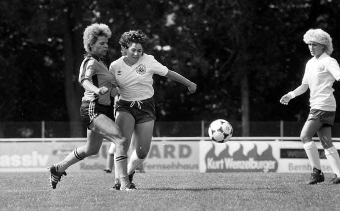 27.07.85 Frauenfussball Eintracht Stuttgart - Erzgebirge Soccer Deutschland, Stuttgart, 27.07.1985, Frauenfussball, Freundschaftsspiel, Eintracht Stuttgart - Vereinigung Erzgebirge: . *** 27 07 85 womens football Eintracht Stuttgart Erzgebirge Soccer Germany, Stuttgart, 27 07 1985, womens football, friendly match, Eintracht Stuttgart Vereinigung Erzgebirge