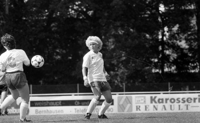 Archivbilder der Woche SPORT KW32 27.07.85 Frauenfussball Eintracht Stuttgart - Erzgebirge Soccer Deutschland, Stuttgart, 27.07.1985, Frauenfussball, Freundschaftsspiel, Eintracht Stuttgart - Vereinigung Erzgebirge: . *** 27 07 85 womens football Eintracht Stuttgart Erzgebirge Soccer Germany, Stuttgart, 27 07 1985, womens football, friendly match, Eintracht Stuttgart Vereinigung Erzgebirge