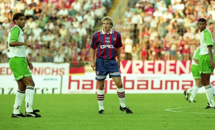 Archivbilder der Woche SPORT KW32 26.07.95 FC Bayern München - SV Werder Bremen Deutschland, Augsburg, 26.07.1995, Fussball, Bundesliga, Fuji Cup, Halbfinale, FC Bayern München - SV Werder Bremen: Jürgen Klinsmann (FC Bayern München). *** 26 07 95 FC Bayern Munich SV Werder Bremen Germany, Augsburg, 26 07 1995, football, Bundesliga, Fuji Cup, semi-final, FC Bayern Munich SV Werder Bremen Jürgen Klinsmann FC Bayern Munich
