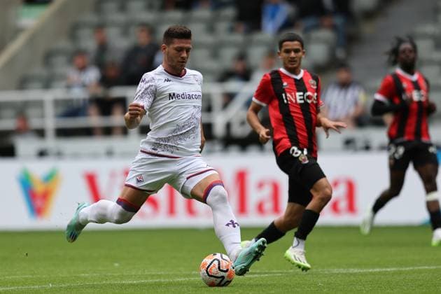 NEWCASTLE UPON TYNE, ENGLAND AUGUST 06: Luka Jovic (L) about to score the first goal for ACF Fiorentina during the Sela Cup soccer match between ACF Fiorentina and OGC Nice at St. James Park on August 06, 2023 in Newcastle upon Tyne, England. Sela Cup soccer tournament SELA_2023