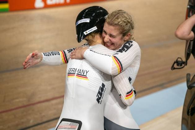 Bilder des Jahres 2023, Sport 08 August UCI Cycling World Championships 2023 - Day 2 GLASGOW, SCOTLAND - AUGUST 03: The german women’s sprint team Lea Sophie FRIEDRICH (GER), born 2000; Pauline Sophie GRABOSCH (GER), born 1998; Emma HINZE (GER), born 1997 wins the gold medal in the women s team sprint final during day 2 of the UCI Cycling World Championships 2023 at the Sir Chris Hoy Velodrome of Glasgow on 03.8.2023 in Dumfriesshire Scotland. *** UCI Cycling World Championships 2023 Day 2 GLASGOW, SCOTLAND AUGUST 03 The German womens sprint team Lea Sophie FRIEDRICH GER , born 2000 Pauline Sophie GRABOSCH GER , born 1998 Emma HINZE GER , born 1997 wins the gold medal in the women s team sprint final during day 2 of the UCI Cycling World Championships 2023 at the Sir Chris Hoy Velodrome of Glasgow on 03 8 2023 in Dumfriesshire Scotland Copyright: xBEAUTIFULxSPORTS OliverxKremerx
