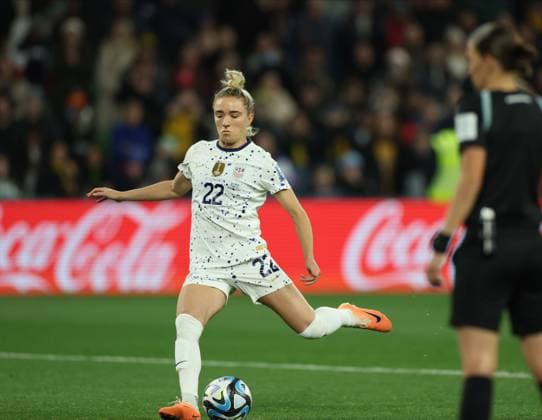 Mandatory Credit: Photo by Isabel Infantes Shutterstock (14040959ev) Midfielder Kristie Mewis of United States of takes penalty against Sweden Sweden Women v USA Women, Women s World Cup, Round of 16, International Football, Melbourne Rectangular Stadium, Melbourne, Australia - 06 Aug 2023 Sweden Women v USA Women, Women s World Cup, Round of 16, International Football, Melbourne Rectangular Stadium, Melbourne, Australia - 06 Aug 2023  Copyright: xIsabelxInfantes Shutterstockx 14040959ev