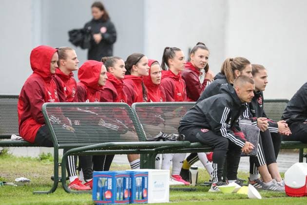 die Ersatzbank vom 1. FC Nuernberg GER, Eintracht Frankfurt vs. 1. FC Nuernberg, 1. Frauen Bundesliga, Testspiel, Spielzeit 2023 24, 06.08.2023, GER, Eintracht Frankfurt vs. 1. FC Nuernberg, 1. Frauen Bundesliga, Testspiel, Spielzeit 2023 24, Frankfurt Copyright: xEibner-Pressefoto UlrichxScherbaumx EP_USM