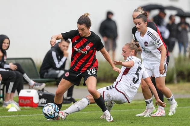 Barbara Dunst (Eintracht Frankfurt, 28), Alina Malbeck (1. FC Nuernberg, 5), GER, Eintracht Frankfurt vs. 1. FC Nuernberg, 1. Frauen Bundesliga, Testspiel, Spielzeit 2023 24, 06.08.2023, GER, Eintracht Frankfurt vs. 1. FC Nuernberg, 1. Frauen Bundesliga, Testspiel, Spielzeit 2023 24, Frankfurt Copyright: xEibner-Pressefoto UlrichxScherbaumx EP_USM