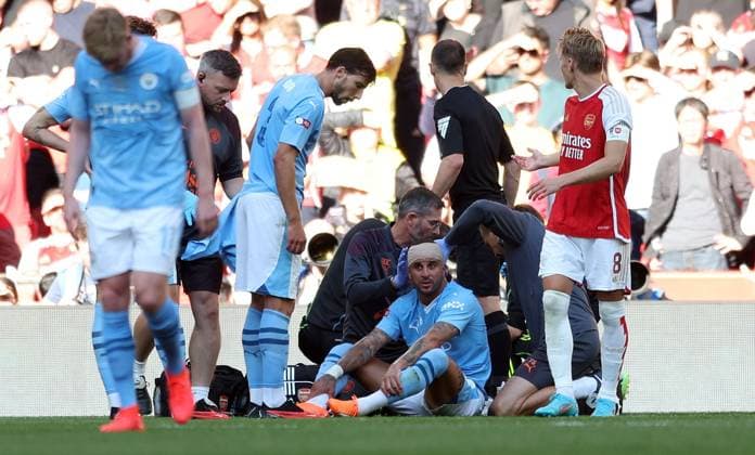Sport Themen der Woche KW32 Sport Bilder des Tages Sport Bilder des Tages Mandatory Credit: Photo by JASONPIX Shutterstock (14042272bk) Kyle Walker of Man City receives treatment on a head wound in injury time. Arsenal v Manchester City - The FA Community Shield. Football, Wembley Stadium. UK. 6 AUG 2023 EDITORIAL USE ONLY No use with unauthorised audio, video, data, fixture lists (outside the EU), club league logos or live services. Online in-match use limited to 45 images (+15 in extra time). No use to emulate moving images. No use in betting, games or single club league player publications services. Arsenal v Manchester City - The FA Community Shield. Football, Wembley Stadium. UK. 6 AUG 2023 EDITORIAL USE ONLY No use with unauthorised audio, video, data, fixture lists (outside the EU), club league logos or live services. Online in-match use limited to 45 images (+15 in extra time). No use to emulate moving images. No use in betting, games or  Copyright: xJASONPIX Shutterstockx 14042272bk
