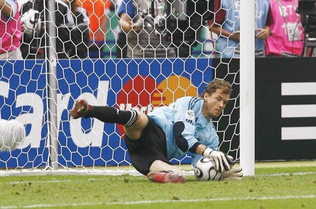 World Cup 2006-Quarter final, Germany vs Argentina Germany s goalkeeper Jens Lehmann stops a penalty during the FIFA World Cup, WM, Weltmeisterschaft, Fussball 2006, quarter final, Germany vs Argentina, in Berlin, Germany, on June 30, 2006. The game ended in draw 1-1 and Germany won (4-2) in a penalty-kick shootout. Photo by Christian Liewig ABACAPRESS.COM Berlin Germany  Copyright: xLiewigxChristian ABACAx 101125_17 LiewigxChristian ABACAx 101125_17