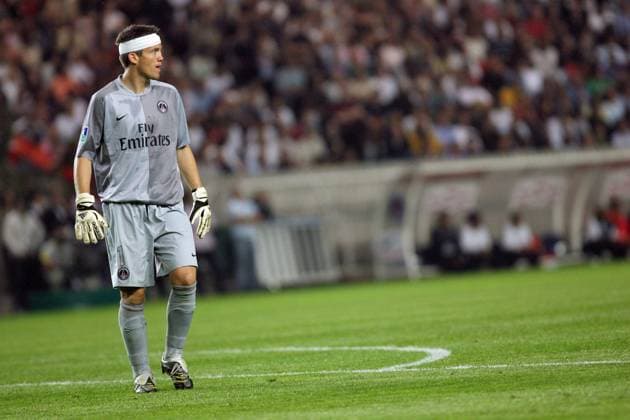 French first league football match Paris Saint-Germain vs Olympique de Marseille in Paris PSG s Mickael Landreau during the French first league football match Paris Saint-Germain vs Olympique de Marseille at the Parc des Princes in Paris, France, on September 10, 2006. OM defeated PSG 3-1. Photo by Mehdi Taamallah Cameleon ABACAPRESS.COM Paris France  Copyright: xTaamallahxMehdi ABACAx 105199_43 TaamallahxMehdi ABACAx 105199_43