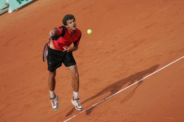 60819 34 Brasilian player Gustavo Kuerten pictured during his defeat vs Argentinian David Nalbandian (6-2, 3-6, 6-4, 7-6) at the French Open 2004 at Roland Garros in Paris-France on Wednesday, June 2, 2004. Photo by Gorassini-Zabulon ABACA.  Copyright: xGorassini-Zabulon ABACAx 60819_34 Gorassini-Zabulon ABACAx 60819_34