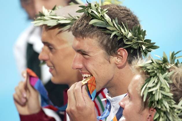 64014 07 Michael Phelps, of the United States, reacts after winning gold in the final of the 400 meter individual medley at the Olympic Aquatic Centre during the 2004 Olympic Games, Olympische Spiele, Olympia, OS in Athens, Saturday, August 14, 2004. Phelps set a new world record with a 4:08.26. Photo by Hahn Nebinger ABACA.  Copyright: xHahn-Nebinger ABACAx 64014_07 Hahn-Nebinger ABACAx 64014_07