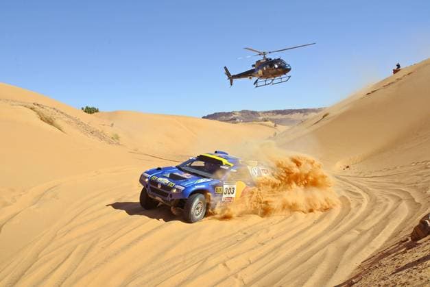 28th Dakar rally German driver Jutta Kleinschmidt and Italian co-driver Fabrizia Pons in their VW-Race-Touareg (303) through the 8nd stage of the 2006 Lisbon-Dakar rally between Atar and Nouakchott, Mauritania on January 7, 2006. The 28th Dakar Rally started Saturday from Portugals capital to reach Dakar, Senegal on January 15, 2006. Photo by Michel Maindru Cameleon ABACAPRESS.COM. Mauritania  Copyright: xMaindruxPhoto ABACAx 89684_16 MaindruxPhoto ABACAx 89684_16