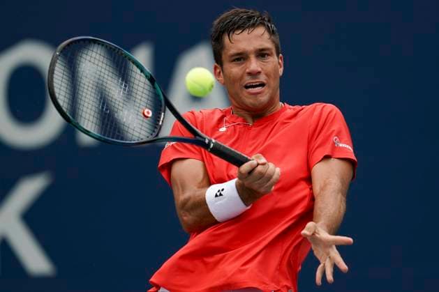 August 7, 2023, Toronto, Ontario, Canada: ALEXIS GALARNEAU hits a shot to Francisco Cerundolo during first round action at The National Bank Open ATP, Tennis Herren tournament in Toronto Toronto Canada - ZUMAm215 20230807_zip_m215_001 Copyright: xArlynxMcAdoreyx