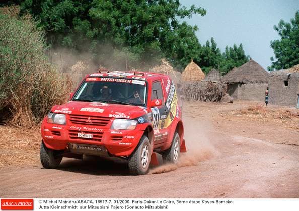 16517 07 Michel Maindru ABACA. 16517-7. 01 2000. Paris-Dakar-Le Caire, 3Âme Å½tape Kayes-Bamako. Jutta Kleinschmidt sur Mitsubishi Pajero (Sonauto Mitsubishi)  Copyright: xMaindruxPhoto ABACAx 16517_07 MaindruxPhoto ABACAx 16517_07
