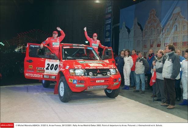 31357 05 Michel Maindru ABACA. 31357-5. Arras-France, 29 12 2001. Rally Arras-Madrid-Dakar 2002. Point of departure to Arras. Pictured: Jutta Kleinschmidt et Andreas Schulz.  Copyright: xMaindruxPhoto ABACAx 31357_05 MaindruxPhoto ABACAx 31357_05