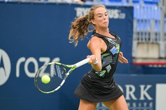 MONTREAL, QC - AUGUST 07: Lucia Bronzetti (ITA) returns the ball during a first round match at WTA, Tennis Damen National Bank Open on August 07, 2023 at IGA Stadium in Montreal, QC (Photo by David Kirouac Icon Sportswire) TENNIS: AUG 07 National Bank Open EDITORIAL USE ONLY Icon230807046