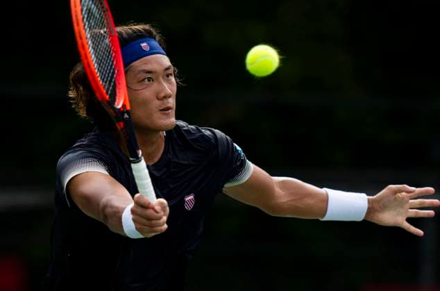 (230808) -- TORONTO, Aug. 8, 2023 -- Zhang Zhizhen of China returns the ball during the first round of men s singles match between Zhang Zhizhen of China and Thanasi Kokkinakis of Australia at the 2023 National Bank Open in Toronto, Canada, on Aug. 7, 2023. (Photo by Xinhua) (SP)CANADA-TORONTO-TENNIS-NATIONAL BANK OPEN-MEN S SINGLES ZouxZheng 