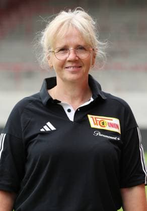Anna Wiesner Assistentin Geschäftsführung; 1.FC Union Berlin FCU 1.BL Bundesliga Porträttermin Saison 2023 2024 Kader, Porträt, Vorstellung, Präsentation, Pressetermin, GER 09.08.23