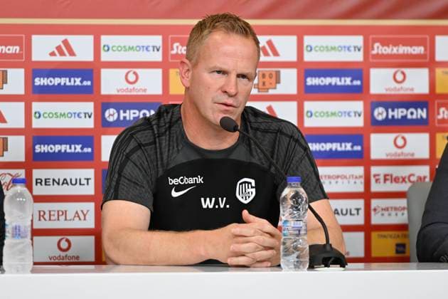 Olympiacos v KRC Genk - UEFA Europa League Qualifying ATHENS, GREECE - AUGUST 09 : Vrancken Wouter head coach of KRC Genk during a press conference, PK, Pressekonferenz prior to the 1st leg match of the UEFA Europa League season 2023 - 2024 third qualifying round between Olympiacos and KRC Genk on August 9, 2023 in Athens, Greece, 09 08 2023 Athens Greece  Copyright: xDhax