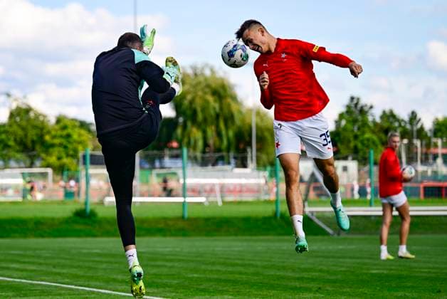 Media programme before the first match of the 3rd qualifying round of the Football UEFA Europa League Slavia Prague vs Dnipro in Prague, Czech Republic, August 9, 2023. From left: goalkeeper Ondrej Kolar and Matej Jurasek of Slavia during a training session. (CTKxPhoto RomanxVondrous) CTKPhotoP2023080905761  CTKPhotoP2023080905761