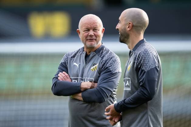 230809 Per-Mathias Hogmo, head coach and Martin Foyston, assistant coach during a training session with Häcken on August 9, 2023 in Vilnius. Photo: Emma Wallskog BILDBYRAN COP 320 EW0234 fotboll football soccer fotball uefa europa league träning practice training häcken bbeng Copyright: EMMAxWALLSKOG BB230809EW058