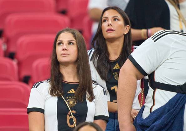 Lina Meyer (L), girlfriend of Joshua KIMMICH, DFB 6, Sky-Moderatorin Laura Winter, girlfriend of Jonas Hofmann, in the group E match COSTA RICA - GERMANY 2-4 FIFA World Cup, WM, Weltmeisterschaft, Fussball 2022 QATAR Season 2022 2023, Dec 1, 2022 in Al Bayt Stadium in Doha, Qatar.