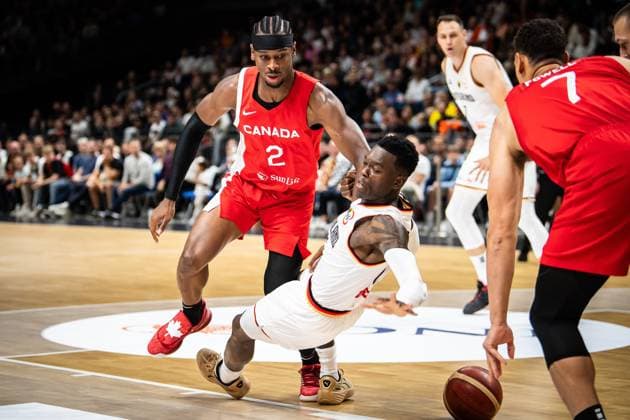 Freundschaftsspiele: Deutschland vs Kanada. Berlin 09.08.2023 Shai Gilgeous Alexander (Kanada, 2) Dennis Schroeder (Deutschland, 0) Freundschaftsspiele: Deutschland vs Kanada, Mercedes Benz Arena, Berlin 09.08.2023 Copyright: xBEAUTIFULxSPORTS LucianoxLimax
