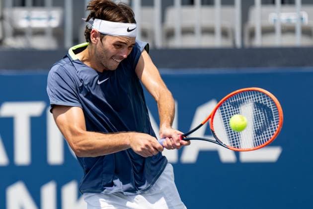 Sport Bilder des Tages TORONTO, ON - AUGUST 09: Taylor Fritz of the United States hits a shot during his second round match of the National Bank Open, part of the Hologic ATP, Tennis Herren Tour, at Sobeys Stadium on August 9, 2023 in Toronto, Canada. (Photo by Julian Avram Icon Sportswire) TENNIS: AUG 09 National Bank Open EDITORIAL USE ONLY Icon2308090048