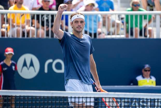 The American Taylor Fritz in action against the French Ugo Humbert, today, during the Canadian Open, in Toronto, Canada, 9 August 2023. EFE Julio Cesar Rivas Canadian Open of Tenis !ACHTUNG: NUR REDAKTIONELLE NUTZUNG!  Copyright: xJulioxCésarxRivasx(es-ES)x AME9291 20230809-55011684209_1