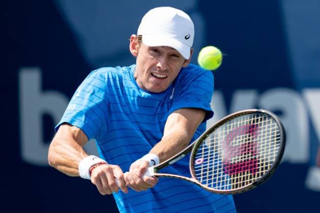 TORONTO, ON - AUGUST 09: Alex de Minaur of Australia hits a shot during his second round match of the National Bank Open, part of the Hologic ATP, Tennis Herren Tour, at Sobeys Stadium on August 9, 2023 in Toronto, Canada. (Photo by Julian Avram Icon Sportswire) TENNIS: AUG 09 National Bank Open EDITORIAL USE ONLY Icon2308092036
