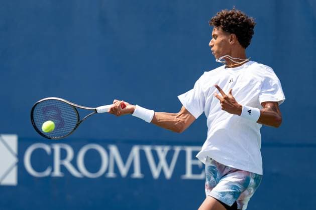 TORONTO, ON - AUGUST 09: Gabriel Diallo of Canada hits a shot during his second round match of the National Bank Open, part of the Hologic ATP, Tennis Herren Tour, at Sobeys Stadium on August 9, 2023 in Toronto, Canada. (Photo by Julian Avram Icon Sportswire) TENNIS: AUG 09 National Bank Open EDITORIAL USE ONLY Icon2308092040