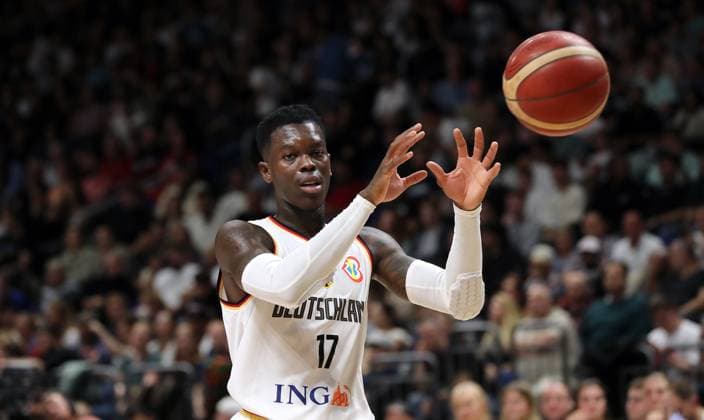 Dennis Schröder (GER) Aktion Oberkörper Basketball DBB Nationalmannschaft Herren Länderspiel Saison 2023 2024 09.08.2023 Deutschland GER vs Kanada CAN