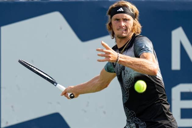 TORONTO, ON - AUGUST 09: Alexander Zverev of Germany hits a shot during his second round match of the National Bank Open, part of the Hologic ATP, Tennis Herren Tour, at Sobeys Stadium on August 9, 2023 in Toronto, Canada. (Photo by Julian Avram Icon Sportswire) TENNIS: AUG 09 National Bank Open EDITORIAL USE ONLY Icon2308093309