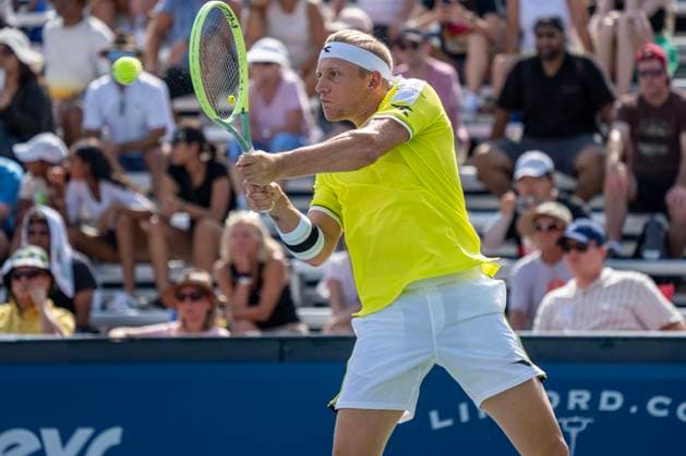 Spanish tennis player Alejandro Davidovich Fokina returns the ball against German Alexander Zverev during the Canadian Open, in Toronto, Canada, 9 August 2023. EFE Julio Cesar Rivas Canadian Open of Tenis !ACHTUNG: NUR REDAKTIONELLE NUTZUNG!  Copyright: xJulioxCésarxRivasx(es-ES)x AME9327 20230810-55011685052_1